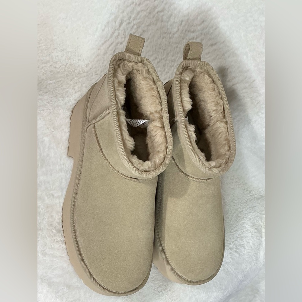 UGG Women's Tan Winter Boots Mini - Picture 6 of 8